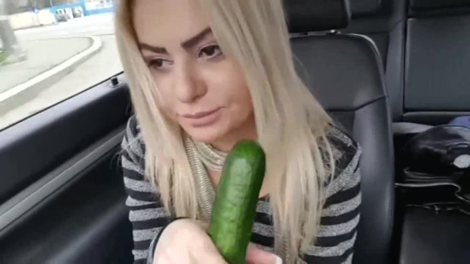 Slutty mom fucks herself with big cucumber until squirt in the car