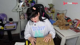 Unboxing sopresa y leemos un poema de Nach-2