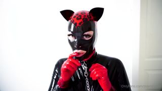 Morticia Fox () Morticiafox - wanna see what else this kitty is licking these days check out you dm 11-06-2021-2