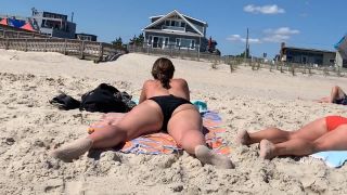 Big mature butt spreads out on a beach  towel-9