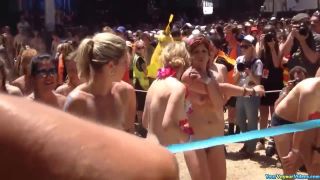 Naked women running-0