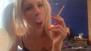 Rebecca Leah - rleah () Rleah - smoking a cigarette while i get ready as harley quinn x 18-11-2021-1