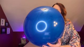 Femdom Porn SneezeGoddess – Sneezing During a Balloon Video-3