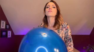 Femdom Porn SneezeGoddess – Sneezing During a Balloon Video-5