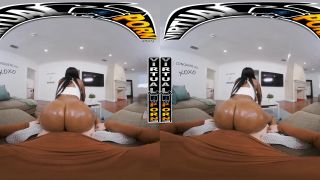 VirtualPorn 23 02 02 Lia Lovely Horny Step Mom Throws Ass.-5