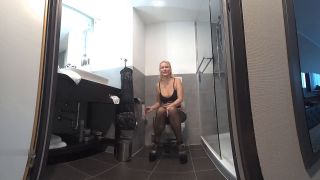 [K2S.CLUB] blondehexe - Beim pinkeln beobachtet und dann geil gefickt - FullHD 1080P-1