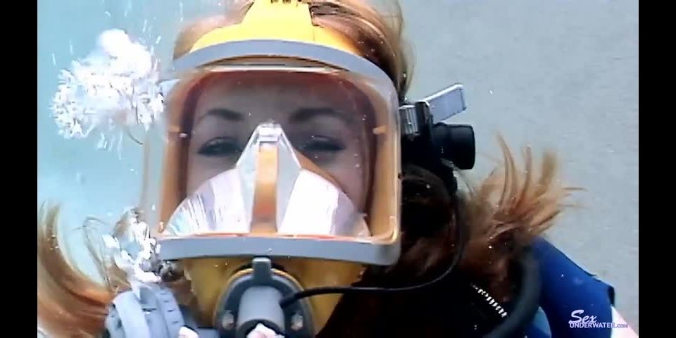 SexUnderwater e0566 Full Face Mask Masturbation (mp4)