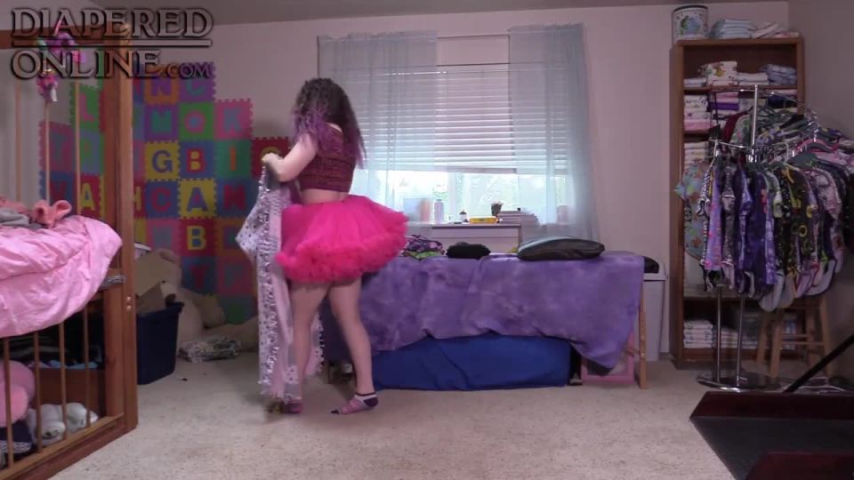 Diaperedonline2Stephanie Stephanie Cleaning in Tutu