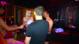 Sofie-Steinfeld - Erstes mal in einer Swingersauna Teil 1-0