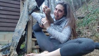  sadieholmes  Suck the mud off my feet with me, feet on feet porn-7