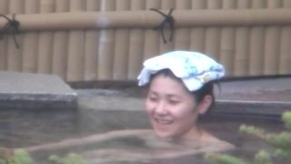 Naked japanese girls peeped in a pool-2