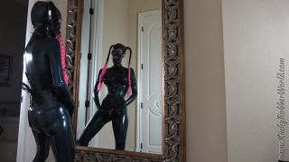 Latex Lara masturbating in front of the Mirror.-2