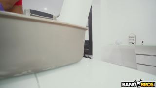 Numi Zarah – BANGladeshi Cleaning Service Black!-3