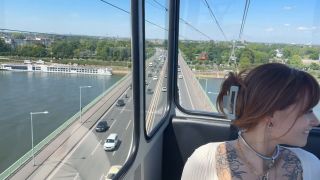 [K2S.CLUB] SallyDinosaur - Public Blowjob in der Seilbahn - HD 720P-7