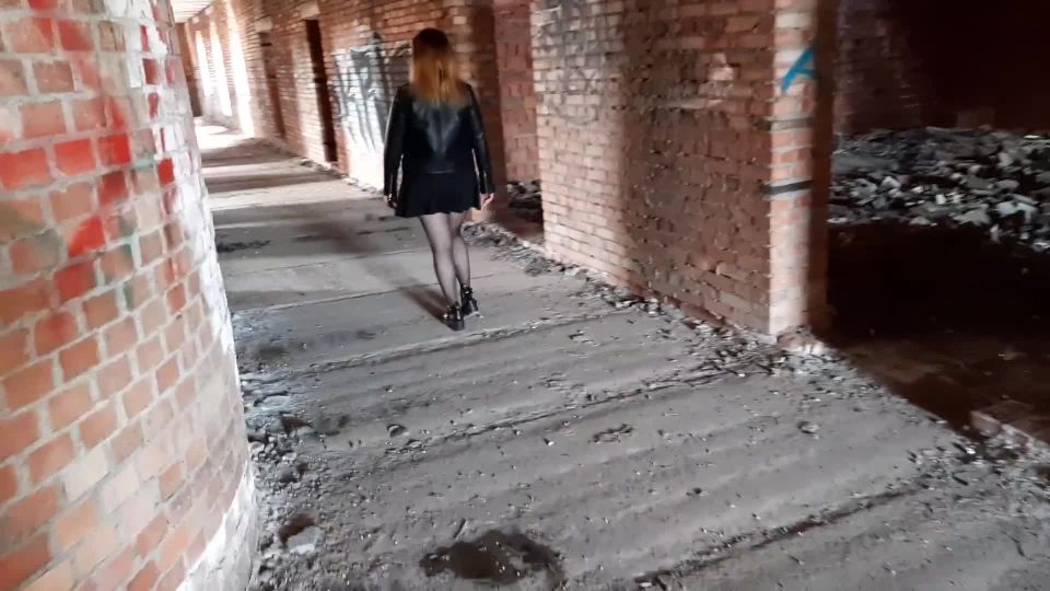 [Amateur] fucking guy's ass in an abandoned building (pegging)