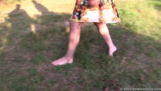 adult xxx video 25 Barefoot Show – 19 Year Old Beauty Sonya Shows Off Her Sexy Bare Feet In A Public Park, balloon fetish on masturbation porn -3