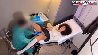 Si fa SBORRARE DENTRO dal suo ginecologo. La sua figa bagnatissima e pronta ad essere scopata-5