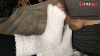 [GetFreeDays.com] Loulou Insisted on a SOCKJOB with her WHITE Fuzzy socks Adult Video June 2023-2