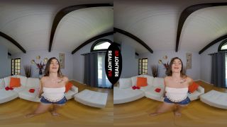 RealHotVR 22 12 28 Mae Milano.-1