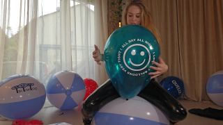 porn clip 36 Looner – 027 – 10 Beachballs & 6 Balloons on fetish porn black femdom strapon-5