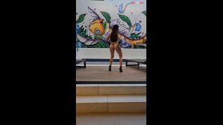 Danando peladinha na piscina Essa putinha  muito gostosa e DELICIOSA-0