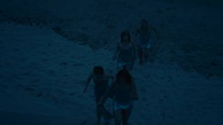Maaike Neuville, Marieke Dilles, Ellen Schoeters, Eline Kuppens - Weekend aan Zee (2012) HD 720p!!!-3