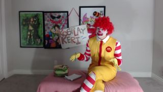 M@nyV1ds - Kosplay_Keri - Ronald McDonald and Joker cocking around-0