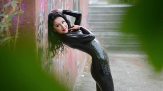 latex-girl.03139-3