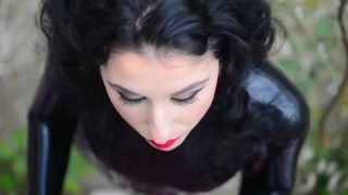 latex-girl.03139-9