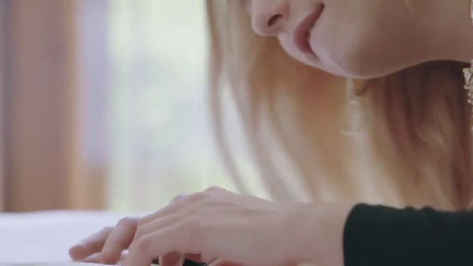 7135 Jia Lissa & Lucy Heart - An Intimate Moment With The Maid