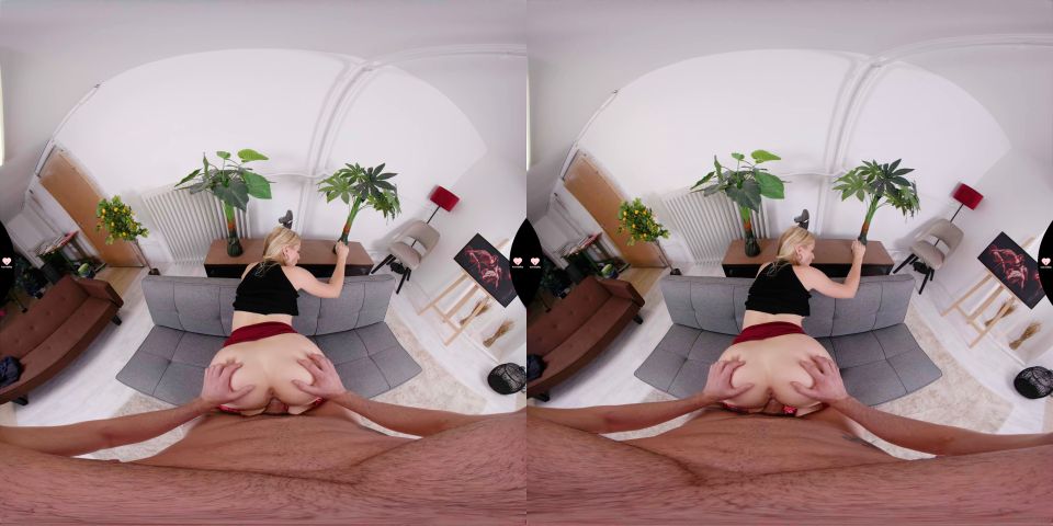 Stepmom VR Fantasy: Lynna Nilsson Teases & Tempts in 8K!