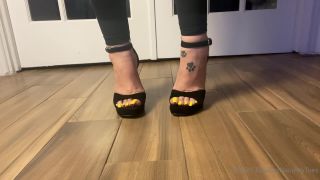 xxx video clip 35 sweet coco fetish tatianasnaughtytoes--1263763533-new-2020-11-15-yellow-pedicure-black-high, feet on feet porn-9