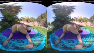 Jazmin Luvs The Park - Smartphone VR-2