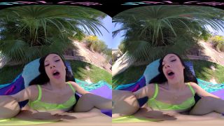 Jazmin Luvs The Park - Smartphone VR-6