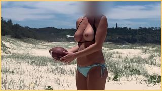 WifeyDoesWife Shows Tits On Public Beach ｜ Best Tits On Beach-3