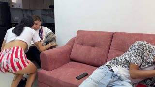 Dereckandzoe,Sofia Palvin - Tarde de peliculas con mi compañero de escuela y su puta hermanastra termina en rica follada.-0