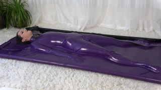 Online Encased in Latex – Roxy – VacBed - latex-0