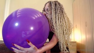 Badassbitchvip - big violet balloon blow to pop 18-09-2021-9