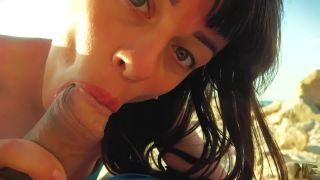 NatalieFlowers - Risky Public Blowjob on the Beachtravel Diaries-2