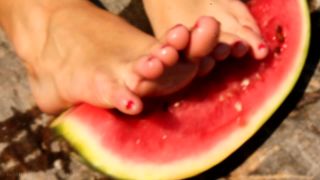 xxx video clip 14 Feet Cruush Watermelon - { - feet porn busty blonde vintage-6