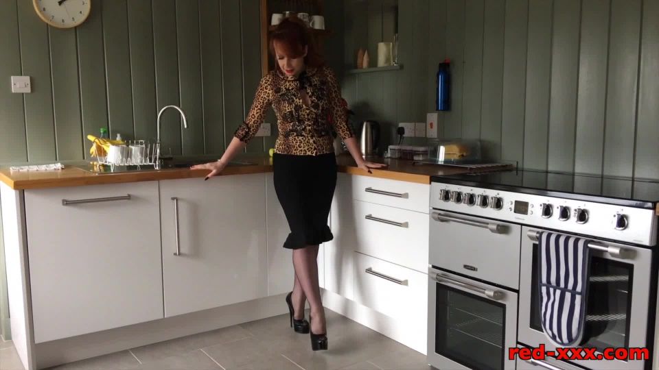 Red Milf XXX - 2019-04-12 - Horny Housewife