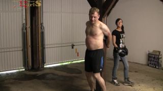 Dangerous Girls - Lady Ginger - Gefesselt ausgeliefert Kickboxen und Ballbusting!!!-1