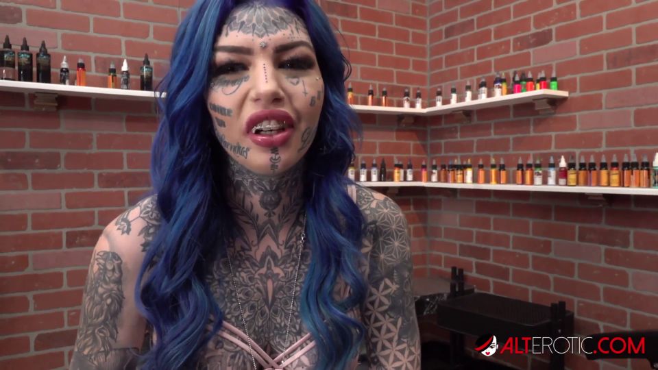 Amber Luke - Sex In A Tattoo Salon With A Tattooed Girl Amateurporn