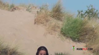 Candid mature big udders bouncing at plage  spy-3