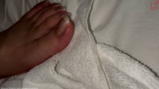 FC2-PPV-4466561 高身長で巨乳引き締まった身体**前に電マ責め・眠気も吹っ飛ぶほど感じて喘ぐ-5