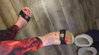 sweetesthangsfeet  18139358 did a quick lil video for you all on feet porn -6