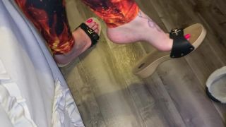 sweetesthangsfeet  18139358 did a quick lil video for you all on feet porn -8