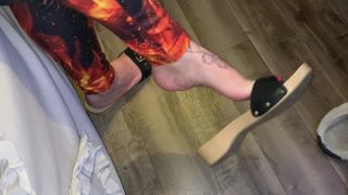 sweetesthangsfeet  18139358 did a quick lil video for you all on feet porn -9