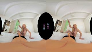 Could You Handle A Milf Like Me - Smartphone VR-4
