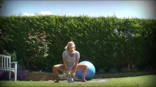 Lady Joanne - suntan shiny pantyhose workout outdoor-3